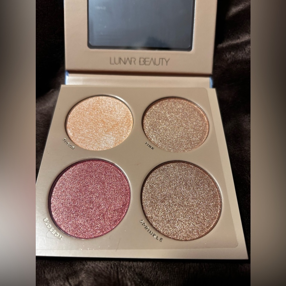 LUNAR BEAUTY MOONSHROOM HIGHLIGHTER PALETTE